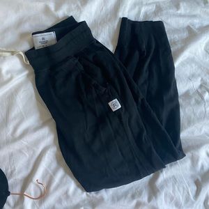 Reigning champ women’s joggers (XS)